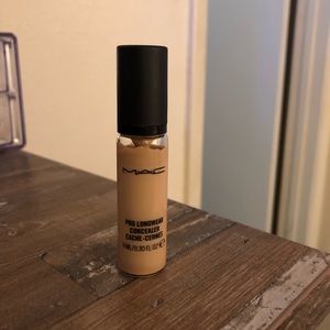Mac Pro longwear concealer